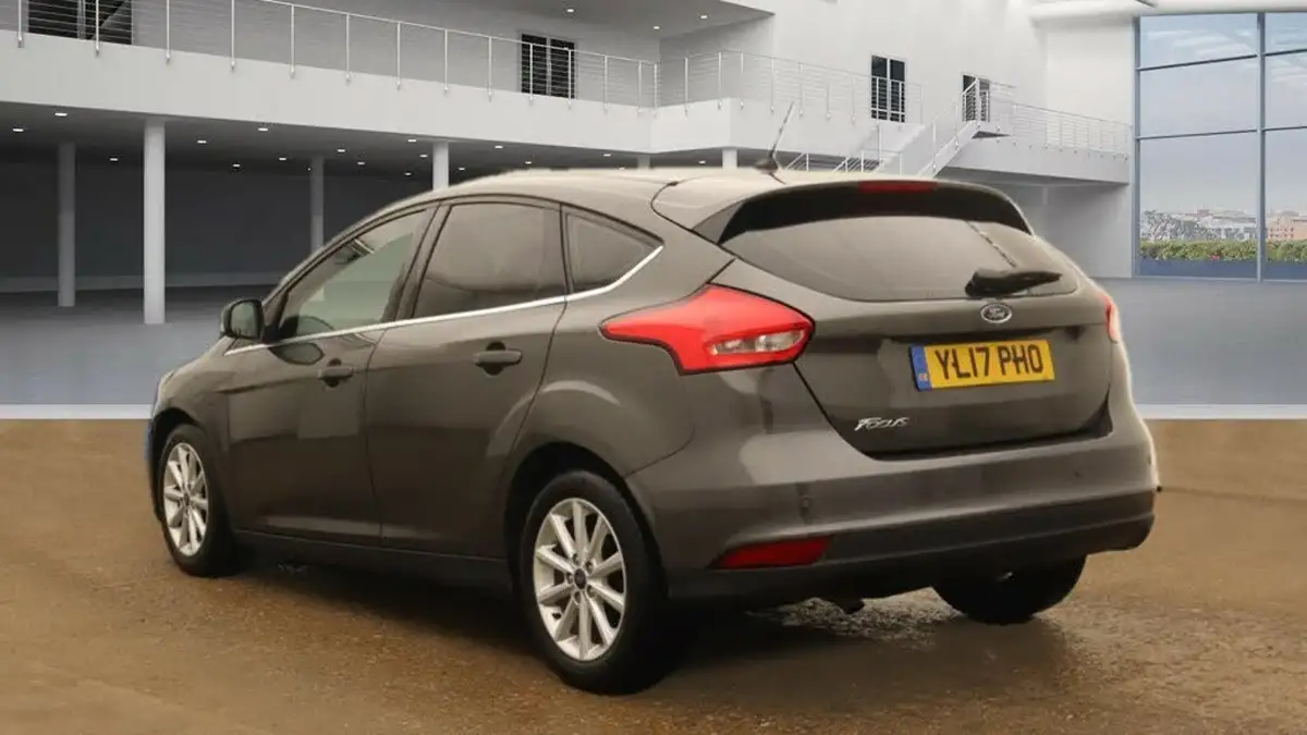 2017-ford-focus-15tdci-titanium-hatchback-big-2