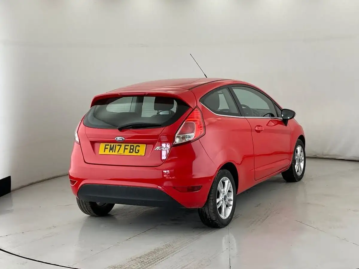 2017-ford-fiesta-125-zetec-3d-big-3