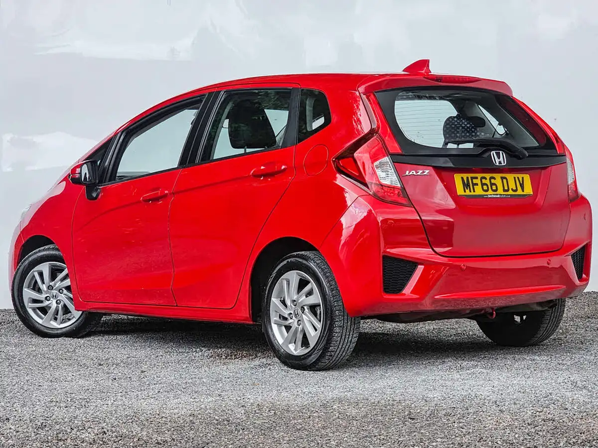2016-honda-jazz-13-i-vtec-se-cvt-big-1