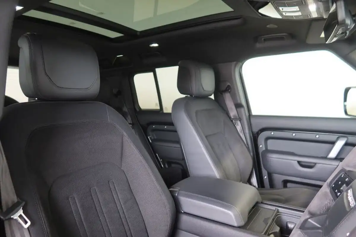 2022-land-rover-110-defender-50-p525-v8-big-10