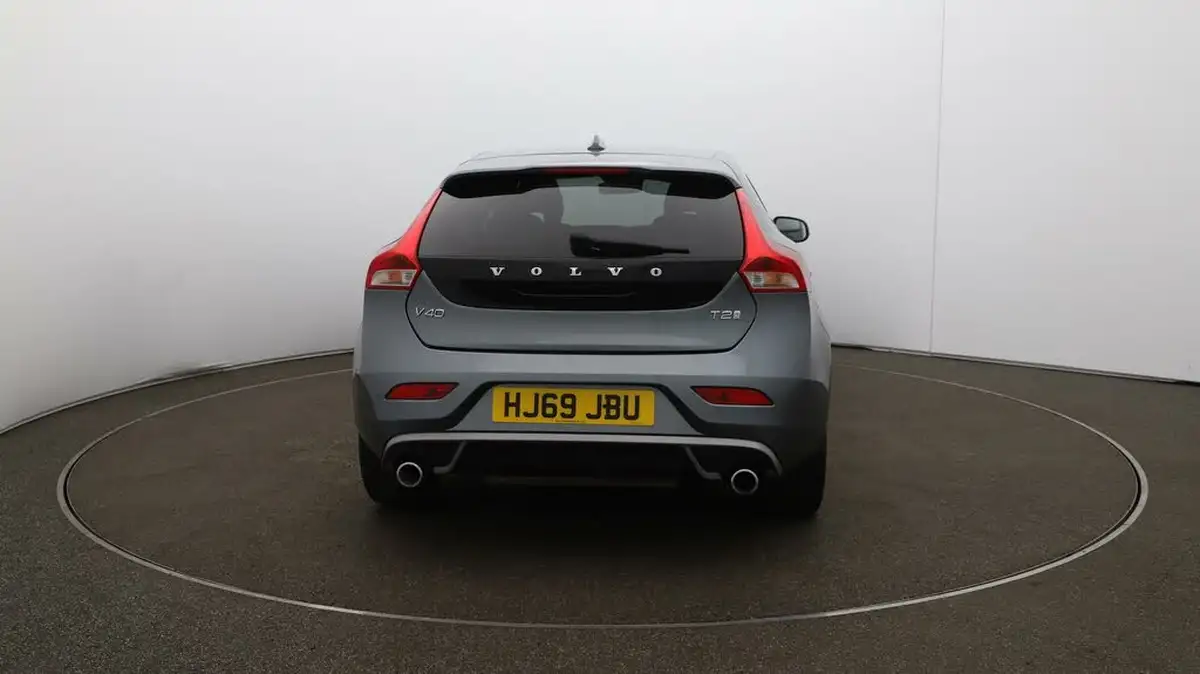 2019-volvo-v40-20-t2-r-design-edition-big-54