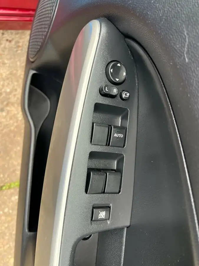 2011-mazda-mazda2-13-takuya-big-32