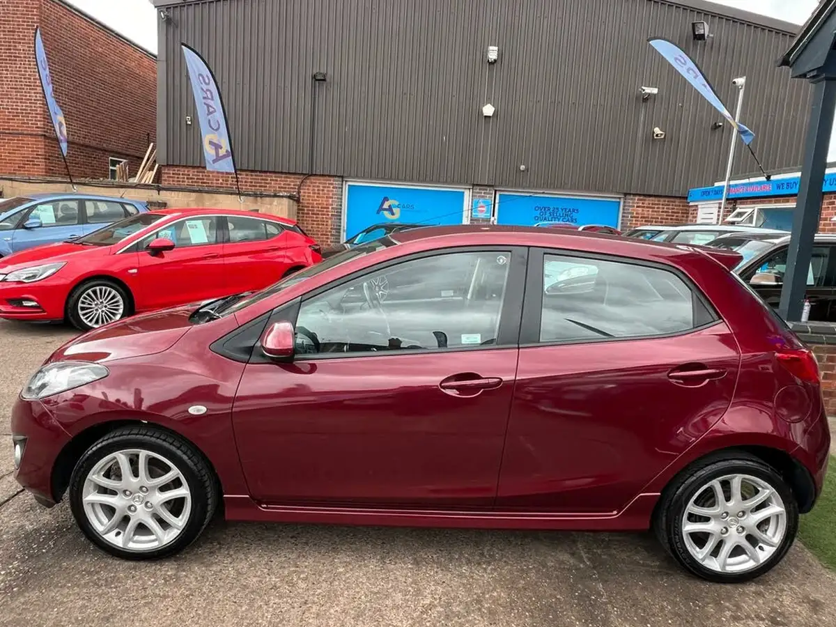 2011-mazda-mazda2-13-takuya-big-8