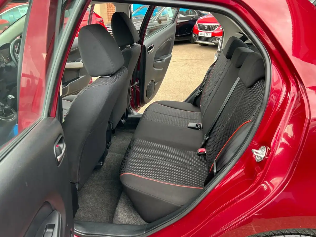 2011-mazda-mazda2-13-takuya-big-4