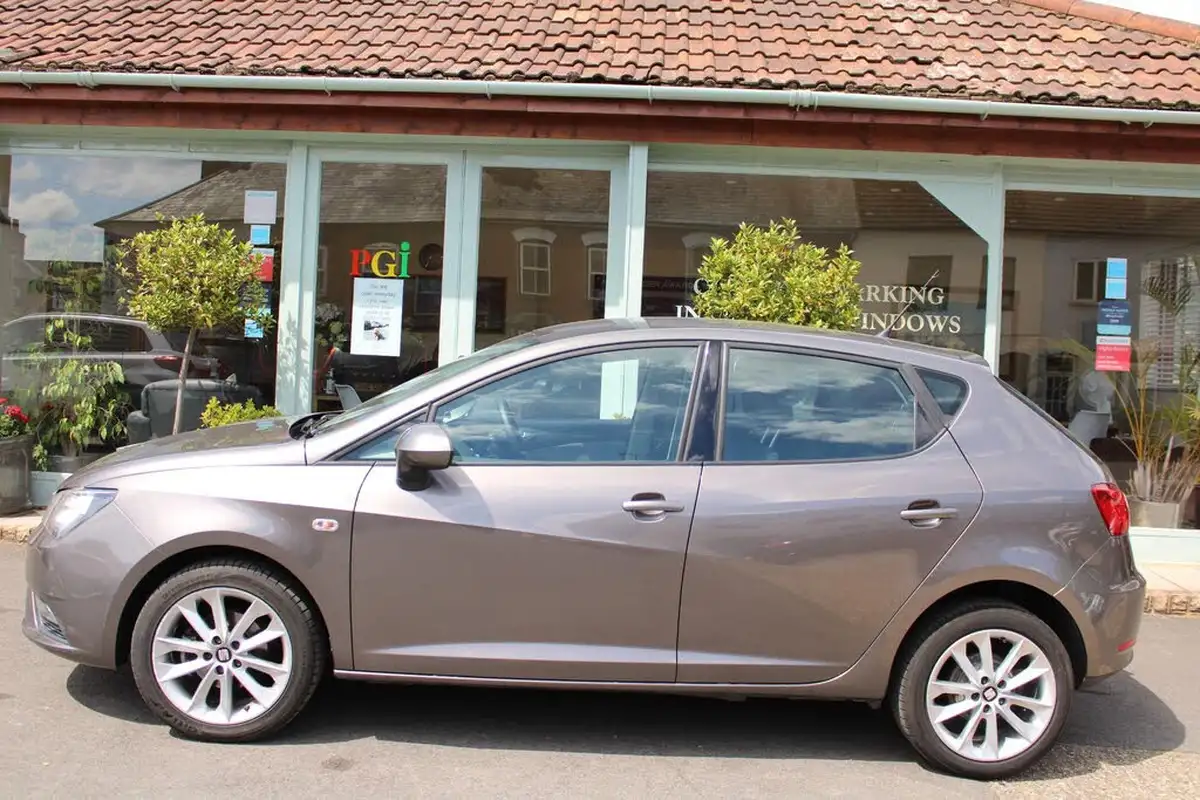 2015-seat-ibiza-14-toca-hatchback-5d-big-10