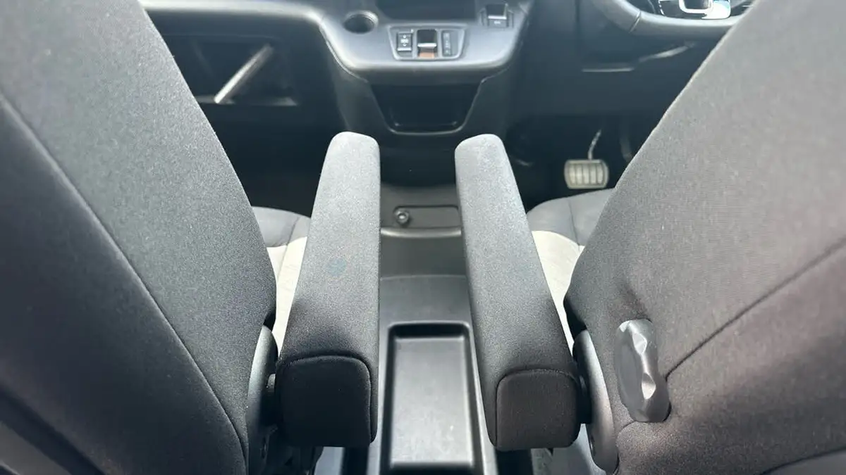 2024-citroen-berlingo-e-flair-xtr-m-size-big-36