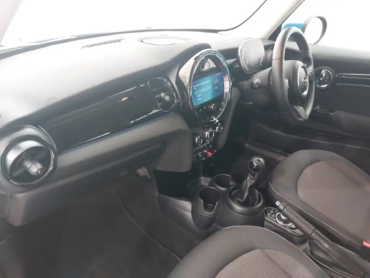 2022-mini-cooper-15-cooper-classic-hatchback-3d-big-4