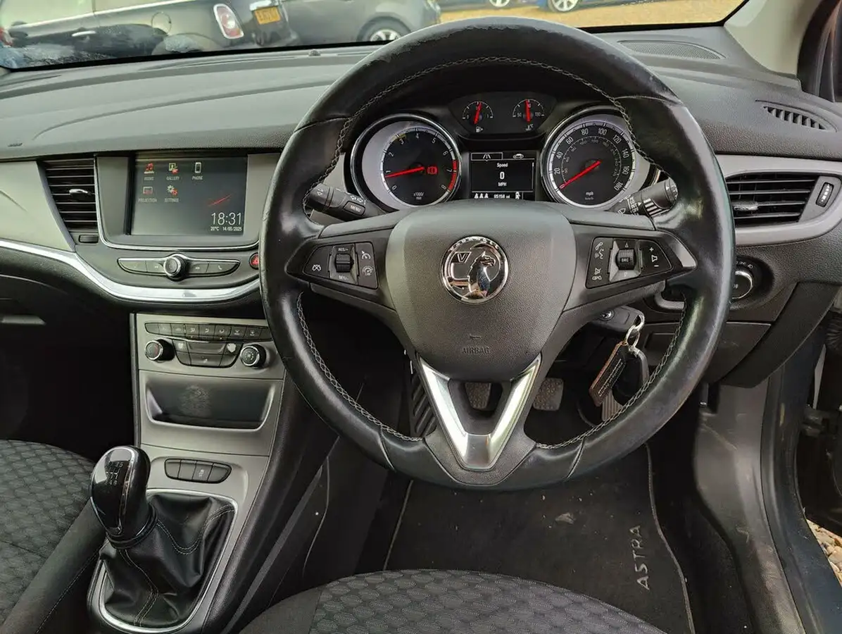 2015-vauxhall-astra-14i-16v-turbo-energy-big-9