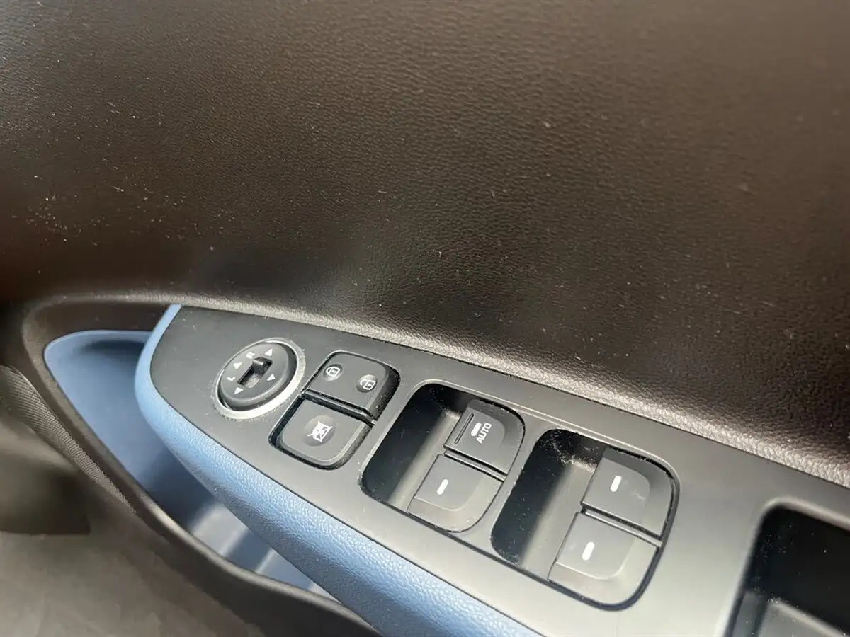 2017-hyundai-i10-12-premium-big-18
