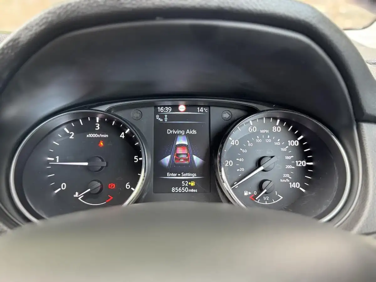2017-nissan-qashqai-15dci-tekna-big-38