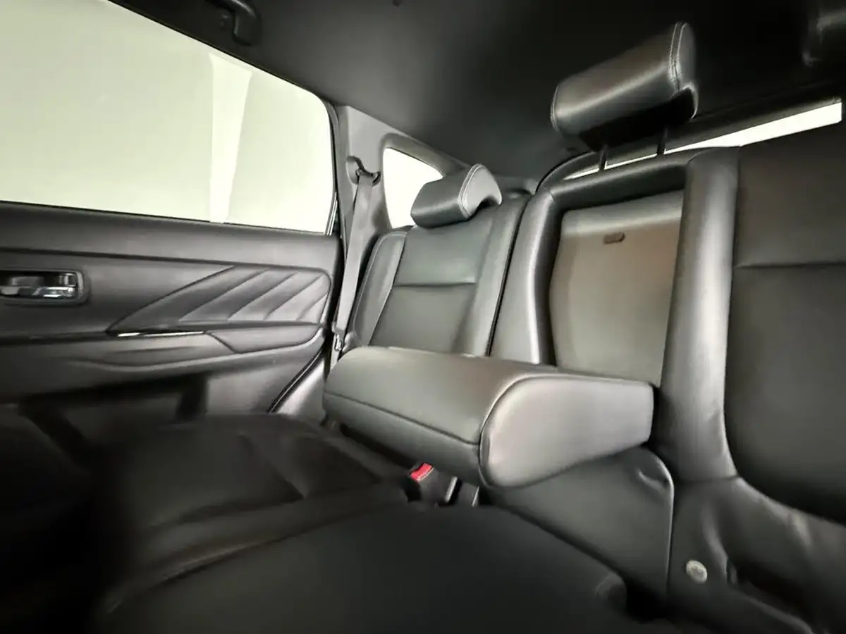 2019-mitsubishi-outlander-24-4h-phev-big-17