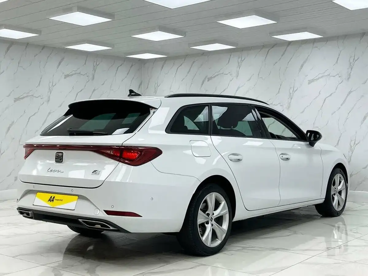 2022-seat-leon-14-e-hybrid-fr-estate-big-10
