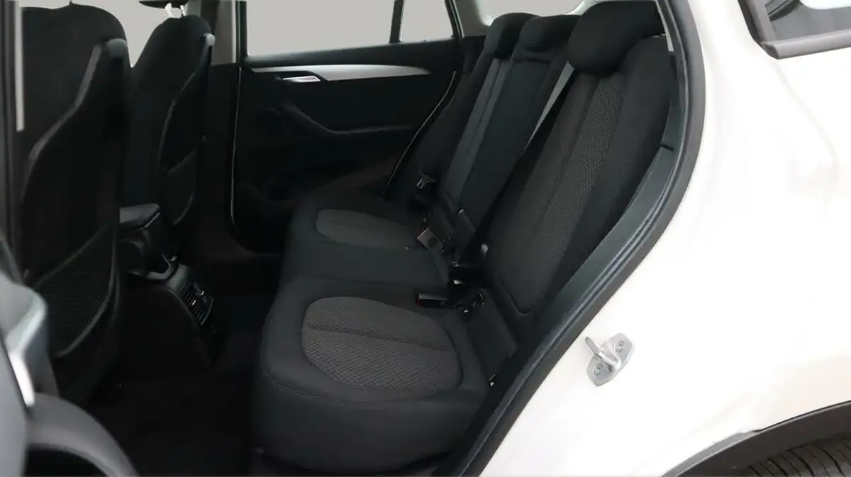 2020-bmw-x1-15-sdrive18i-se-big-16