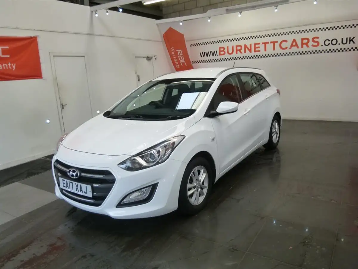 2017-hyundai-i30-16crdi-se-110ps-blue-drive-tourer-big-4