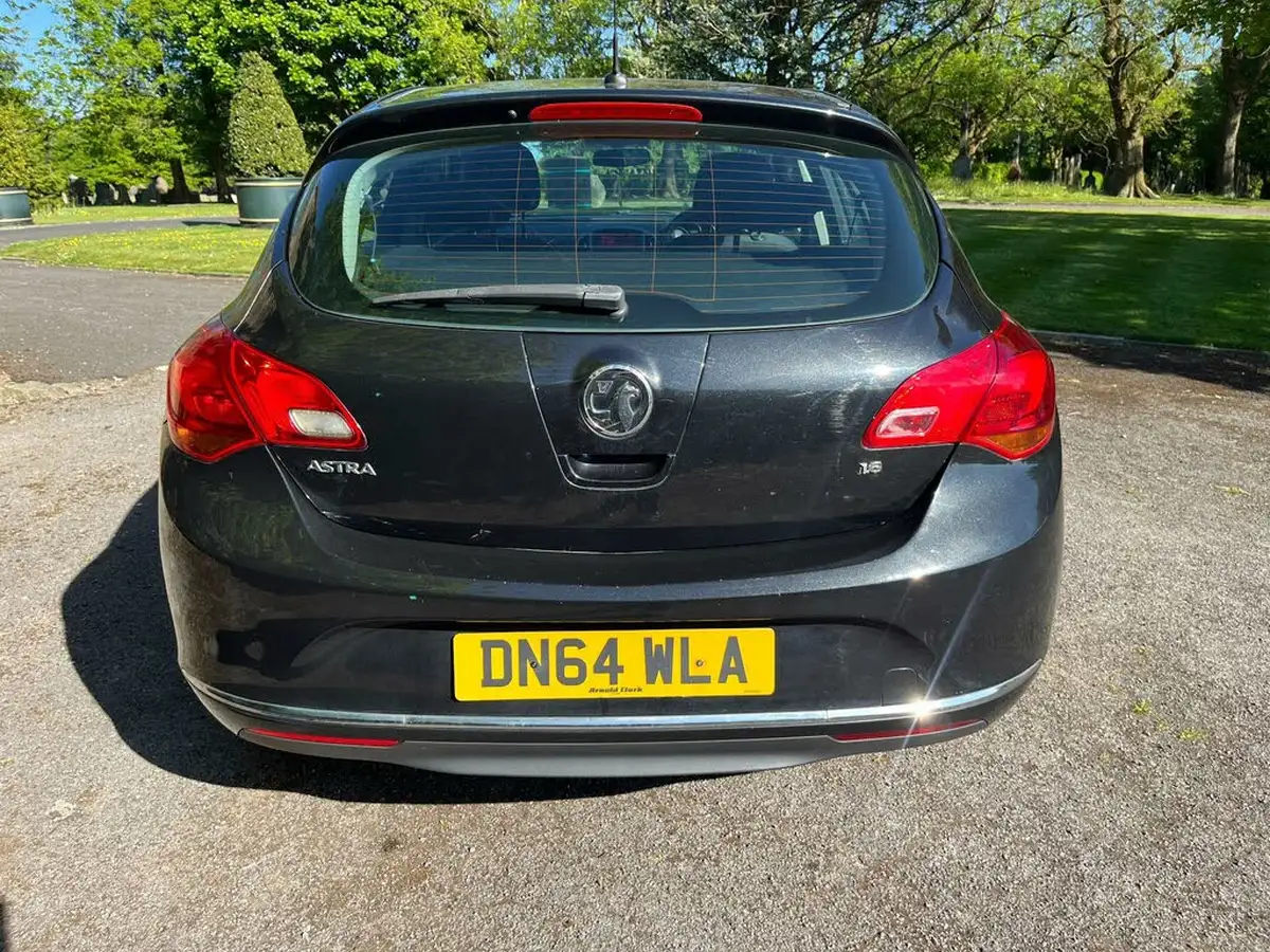 2014-vauxhall-astra-16-design-hatchback-big-62
