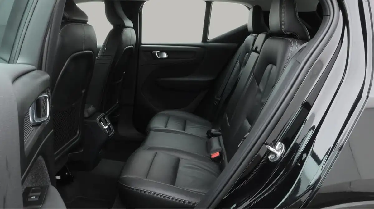 2022-volvo-xc40-15-t3-inscription-big-16