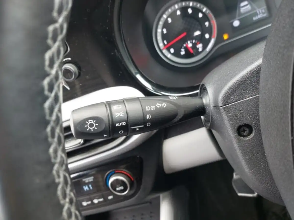 2022-hyundai-i10-12-premium-auto-big-15