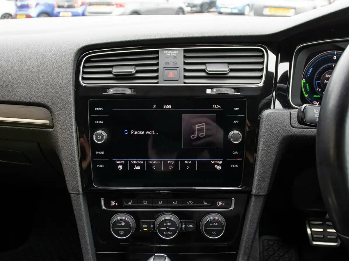 2020-volkswagen-golf-14-tsi-gte-advance-big-22