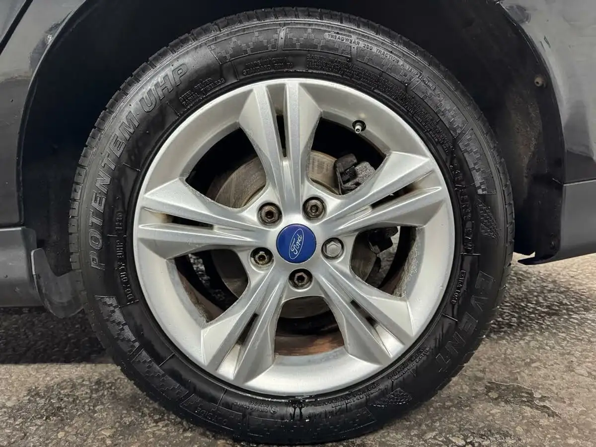 2012-ford-focus-16tdci-zetec-115ps-estate-big-21