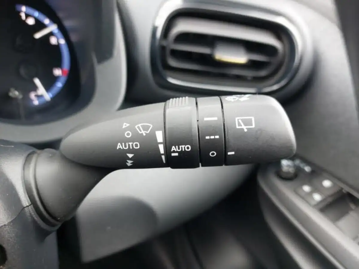 2022-toyota-yaris-cross-15-vvt-i-dynamic-big-13