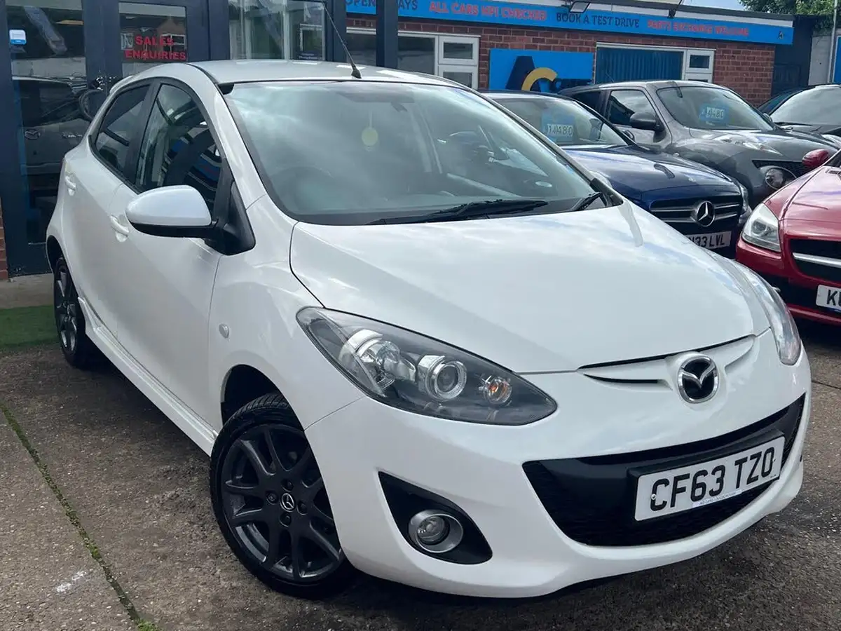 2013-mazda-mazda2-13-venture-big-12