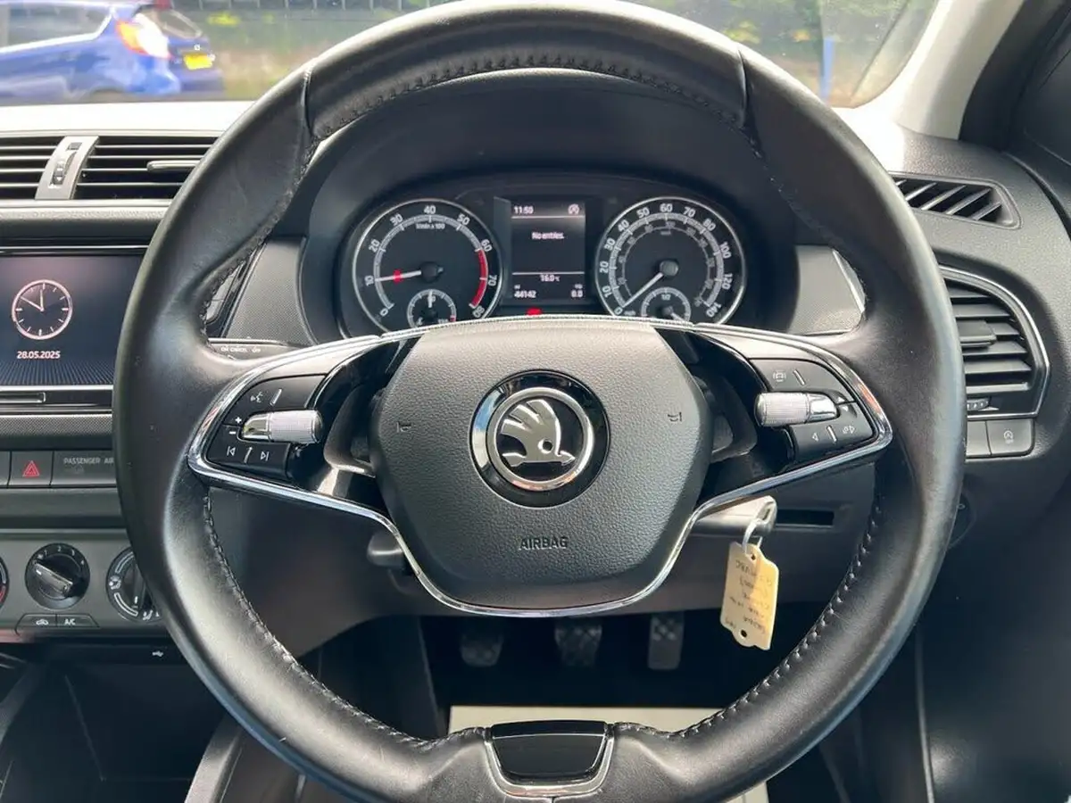 2021-skoda-fabia-10-tsi-se-95ps-estate-big-19