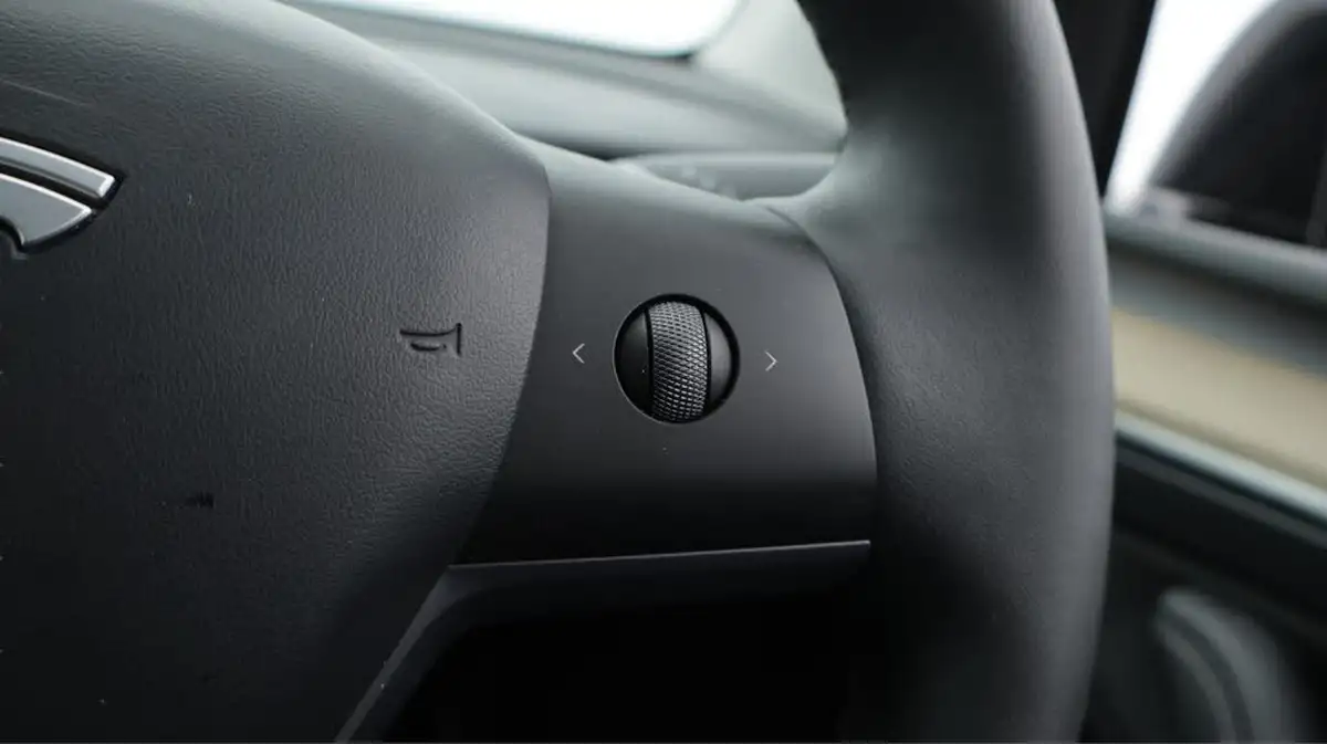 2022-tesla-model-y-e-rwd-big-24
