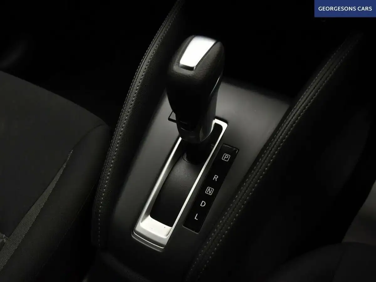 2022-nissan-micra-10-ig-t-kiiro-cvt-big-26