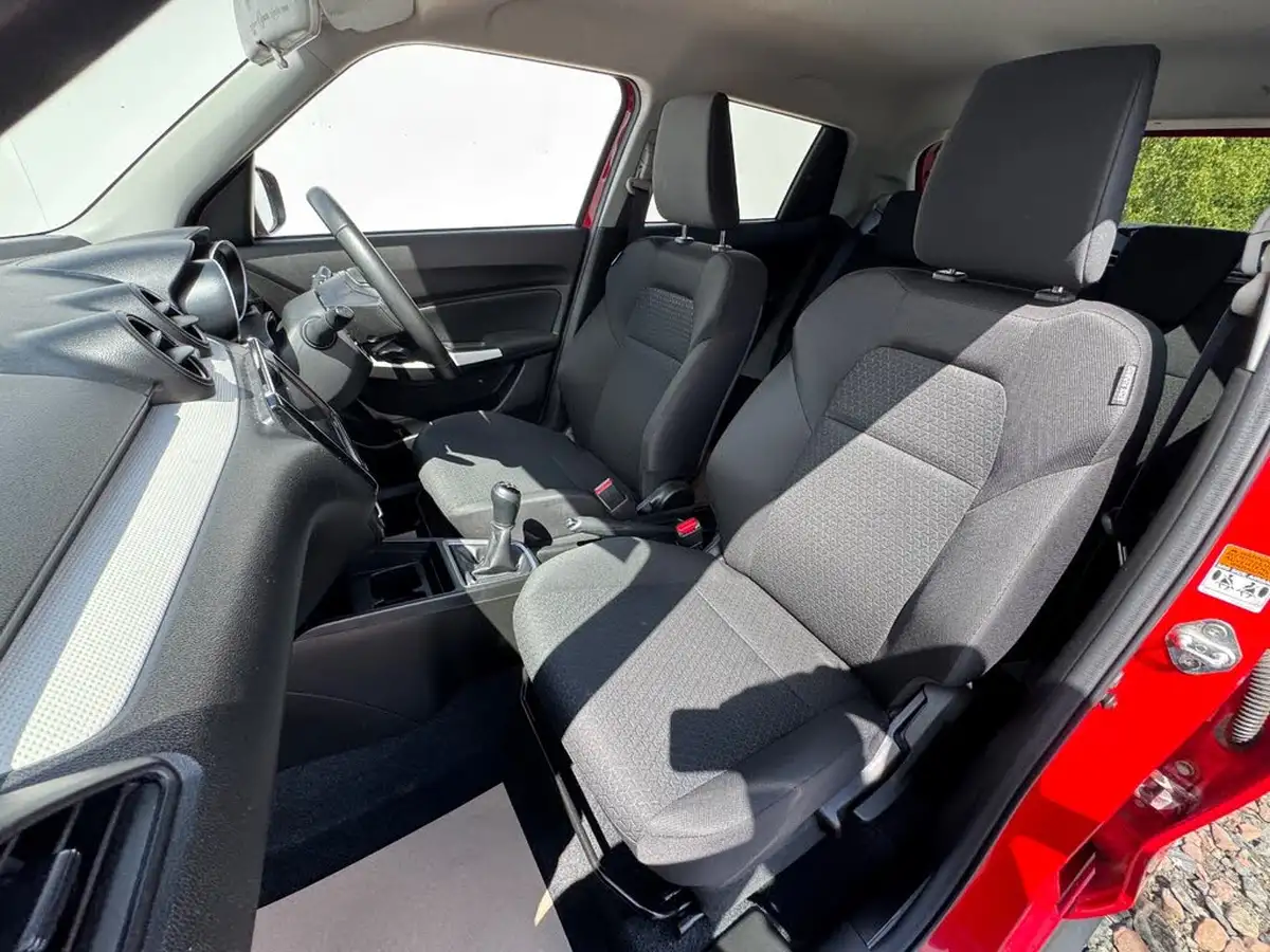 2019-suzuki-swift-12-dualjet-attitude-big-13