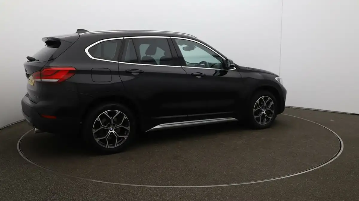 2022-bmw-x1-20-sdrive20i-xline-big-51