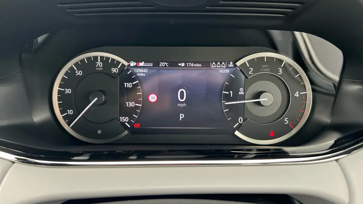 2022-land-rover-range-rover-evoque-20-d200-r-dynamic-hse-big-15