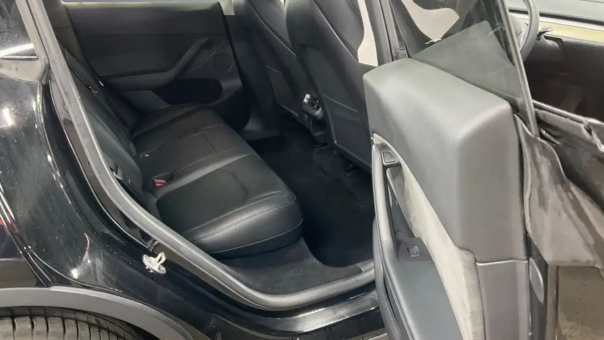 2022-tesla-model-y-e-long-range-big-5
