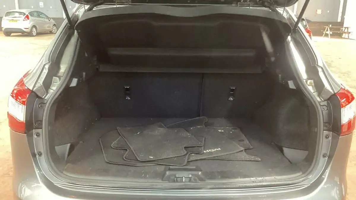 2015-nissan-qashqai-12-n-tec-big-8