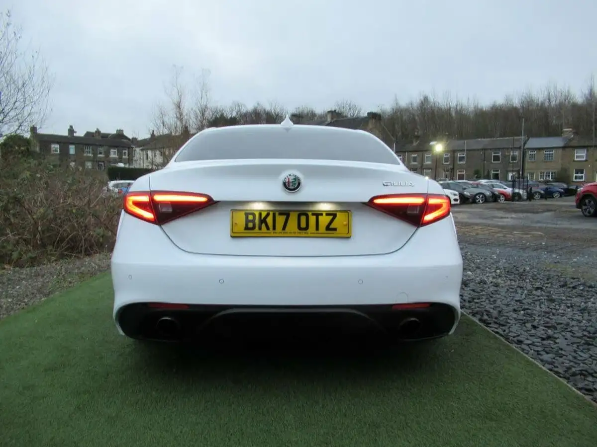 2017-alfa-romeo-giulia-20-veloce-big-46