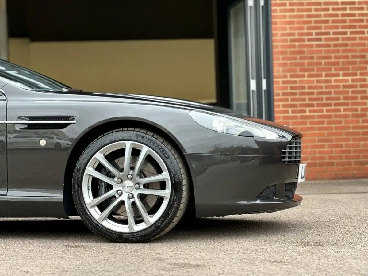 2011-aston-martin-db9-60-big-11