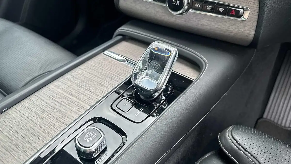 2022-volvo-xc90-20-t8-ultimate-bright-big-24