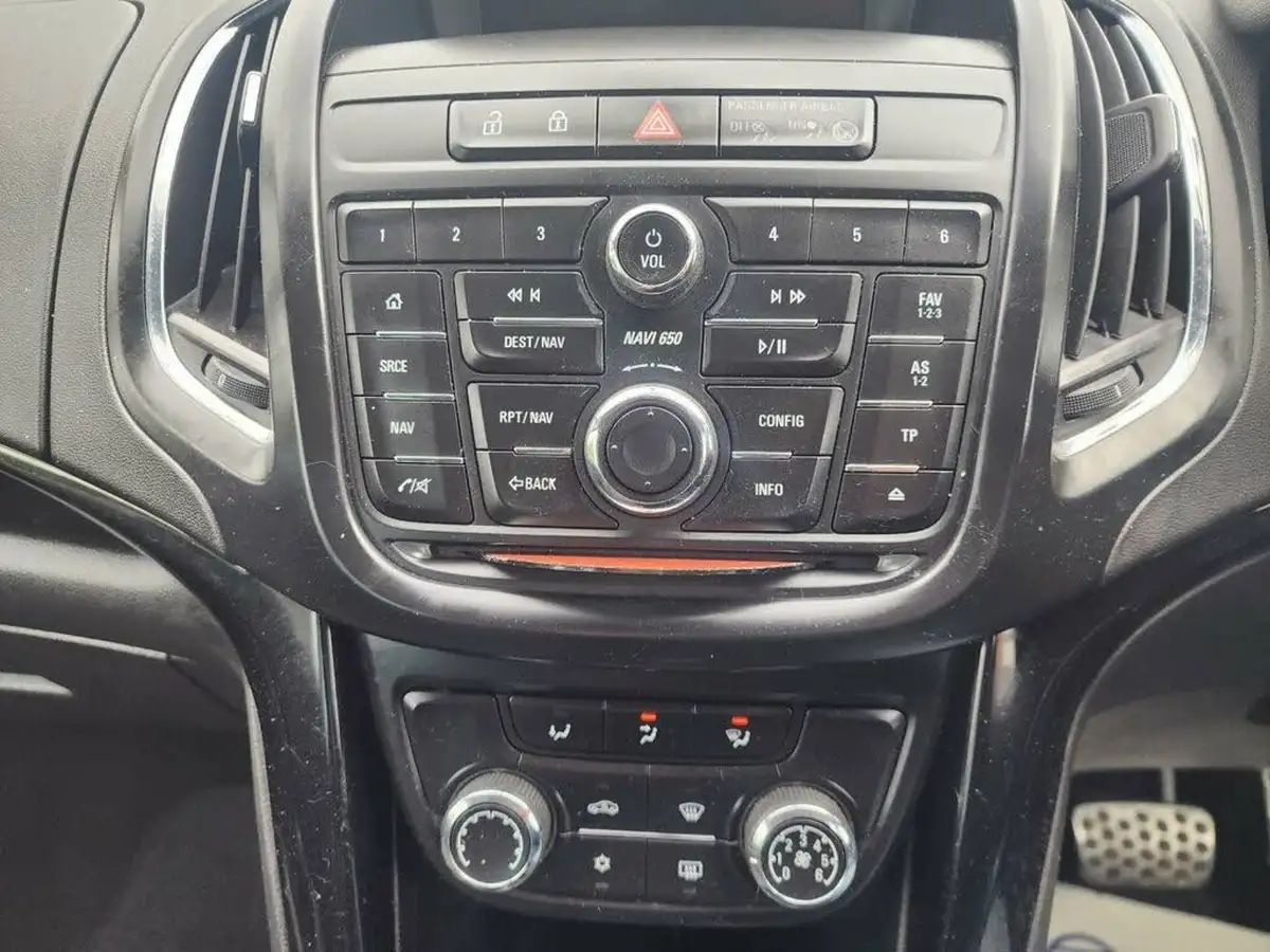 2016-vauxhall-zafira-tourer-20cdti-sri-auto-big-19