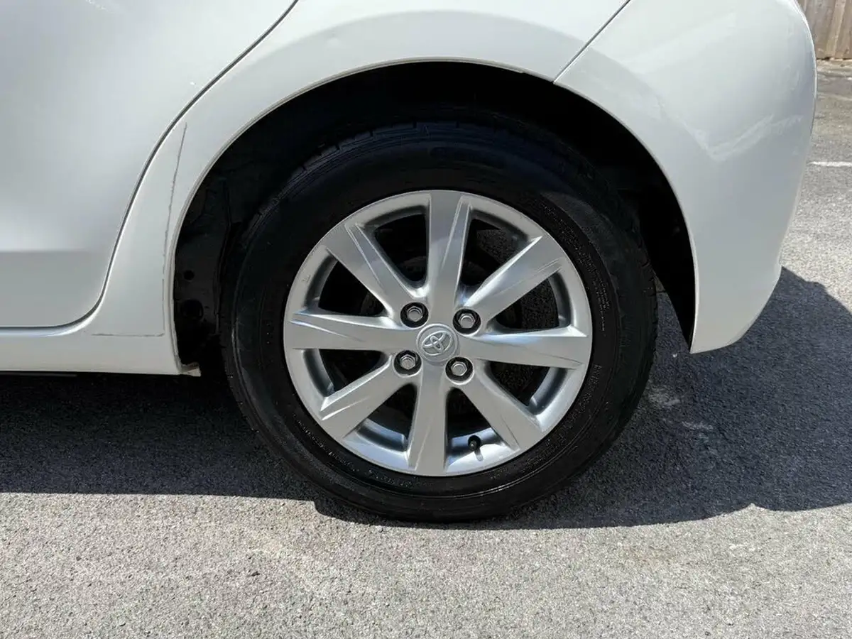 2012-toyota-yaris-133-tr-vvt-i-5d-big-15