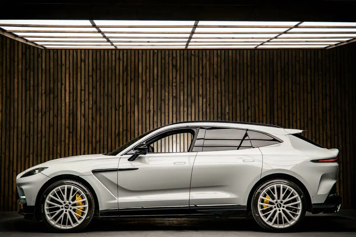 2022-aston-martin-dbx-40-v8-big-6