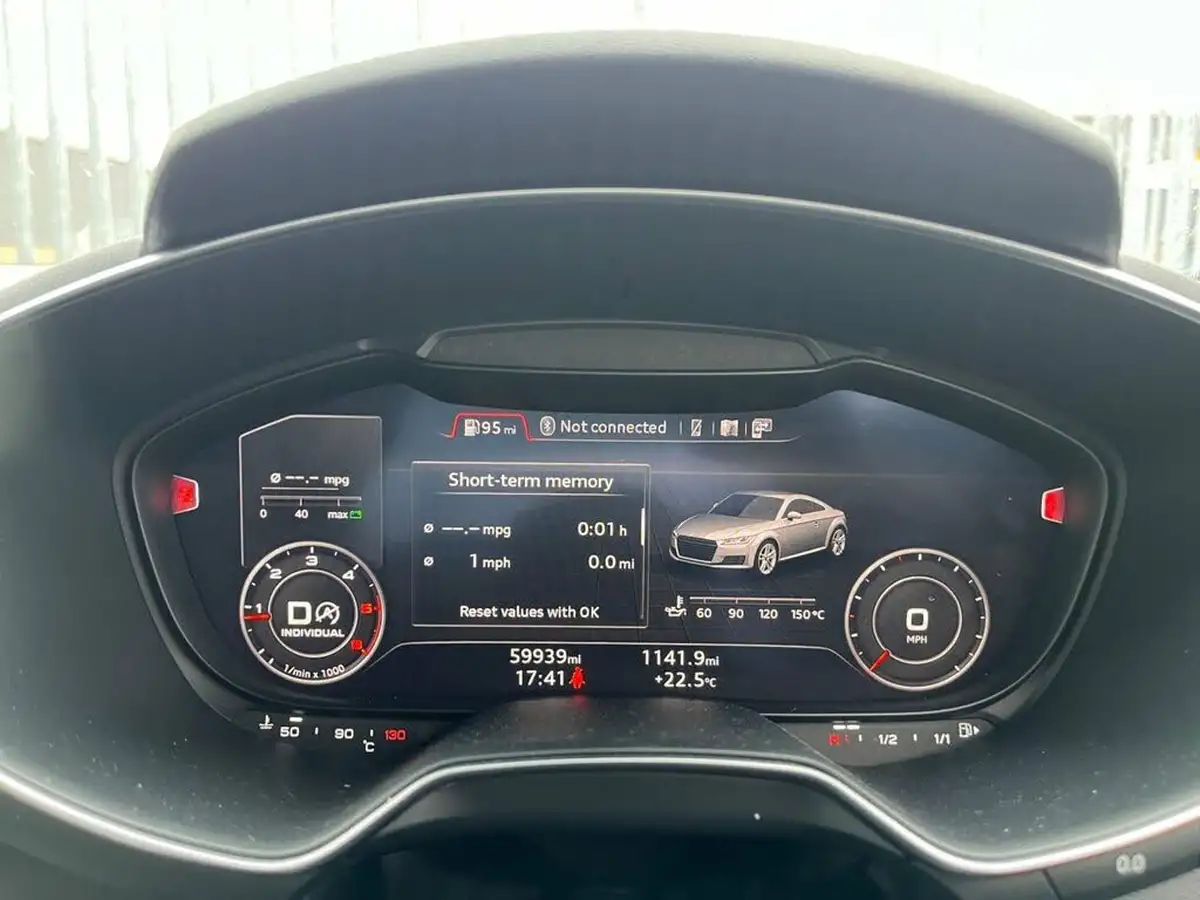 2017-audi-tt-coupe-20-tdi-quattro-black-edition-big-8