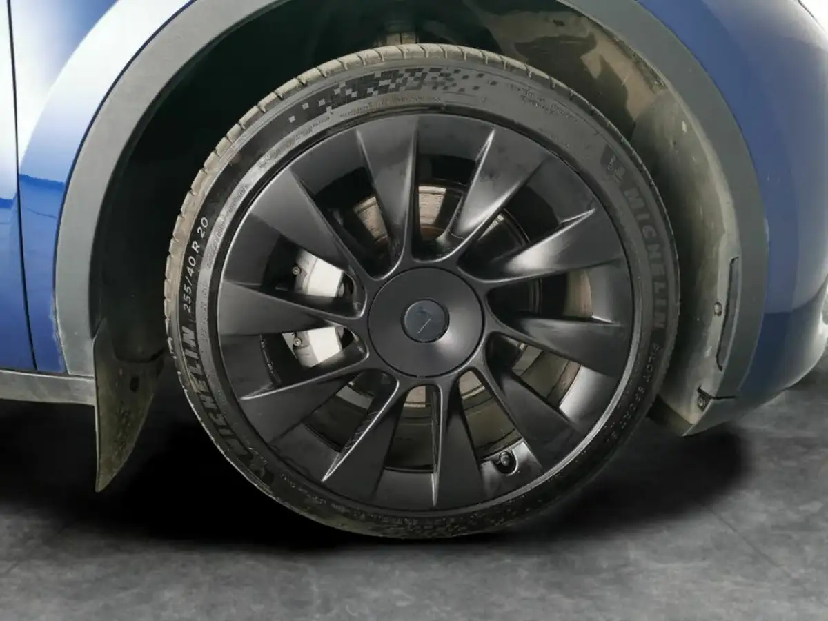 2022-tesla-model-y-e-long-range-big-28