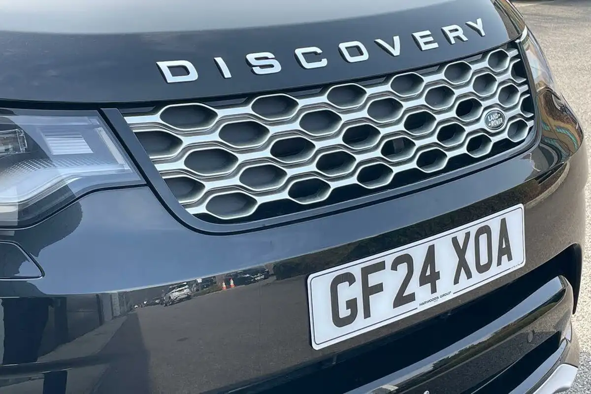 2024-land-rover-discovery-30-d300-metropolitan-edition-big-18