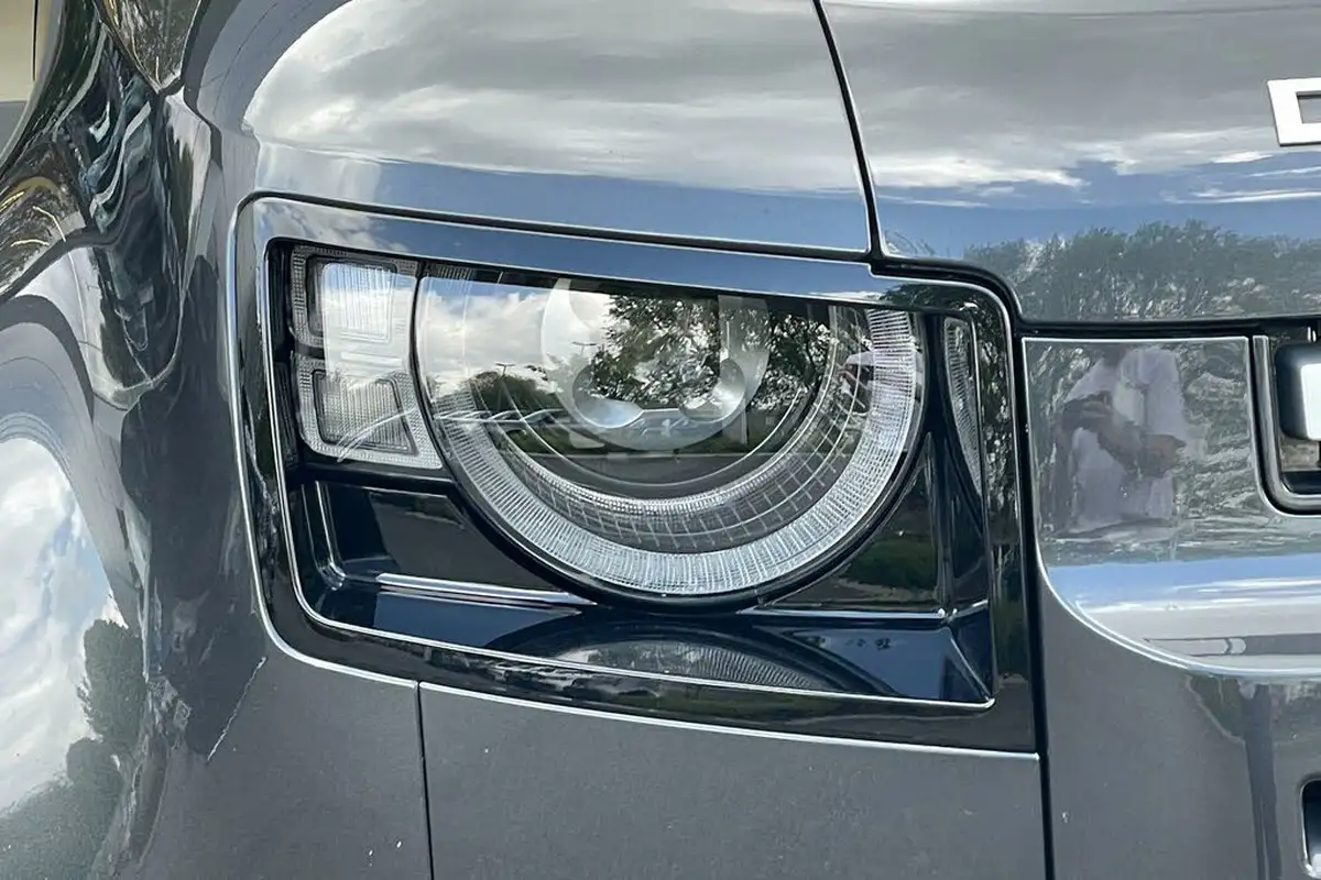2022-land-rover-110-defender-30-d300-hse-big-63