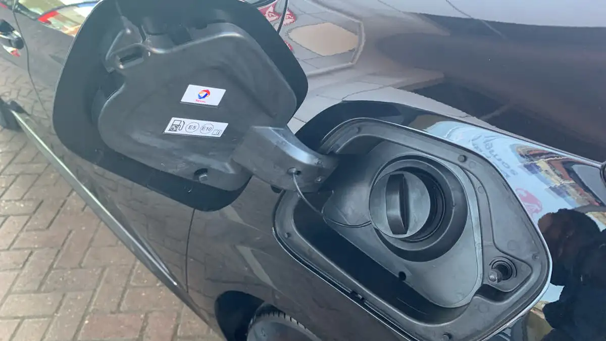 2023-peugeot-208-12-puretech-allure-premium-100ps-eat8-big-48