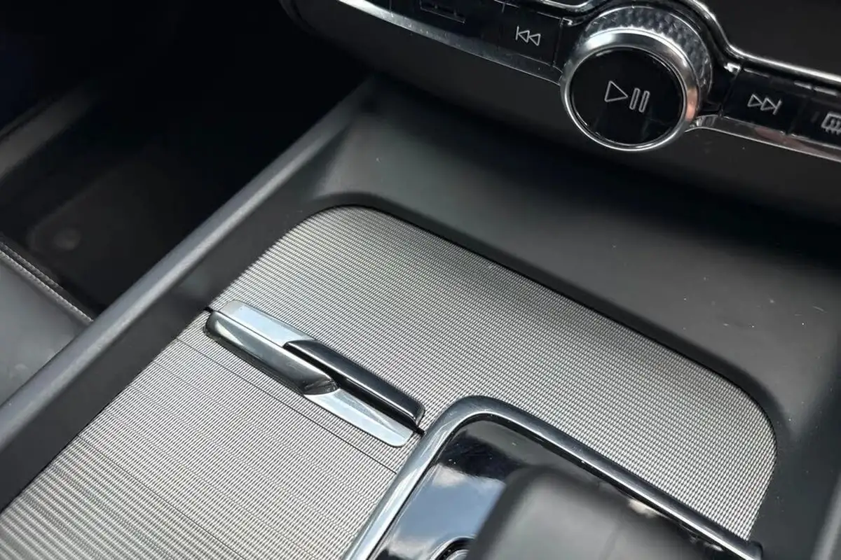 2021-volvo-xc60-20td-b4-r-design-awd-big-42