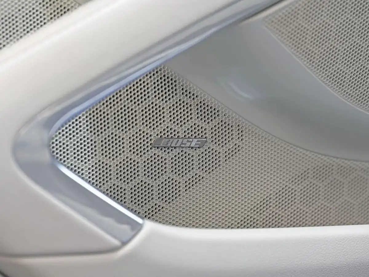 2015-porsche-911-38-turbo-s-coupe-big-16