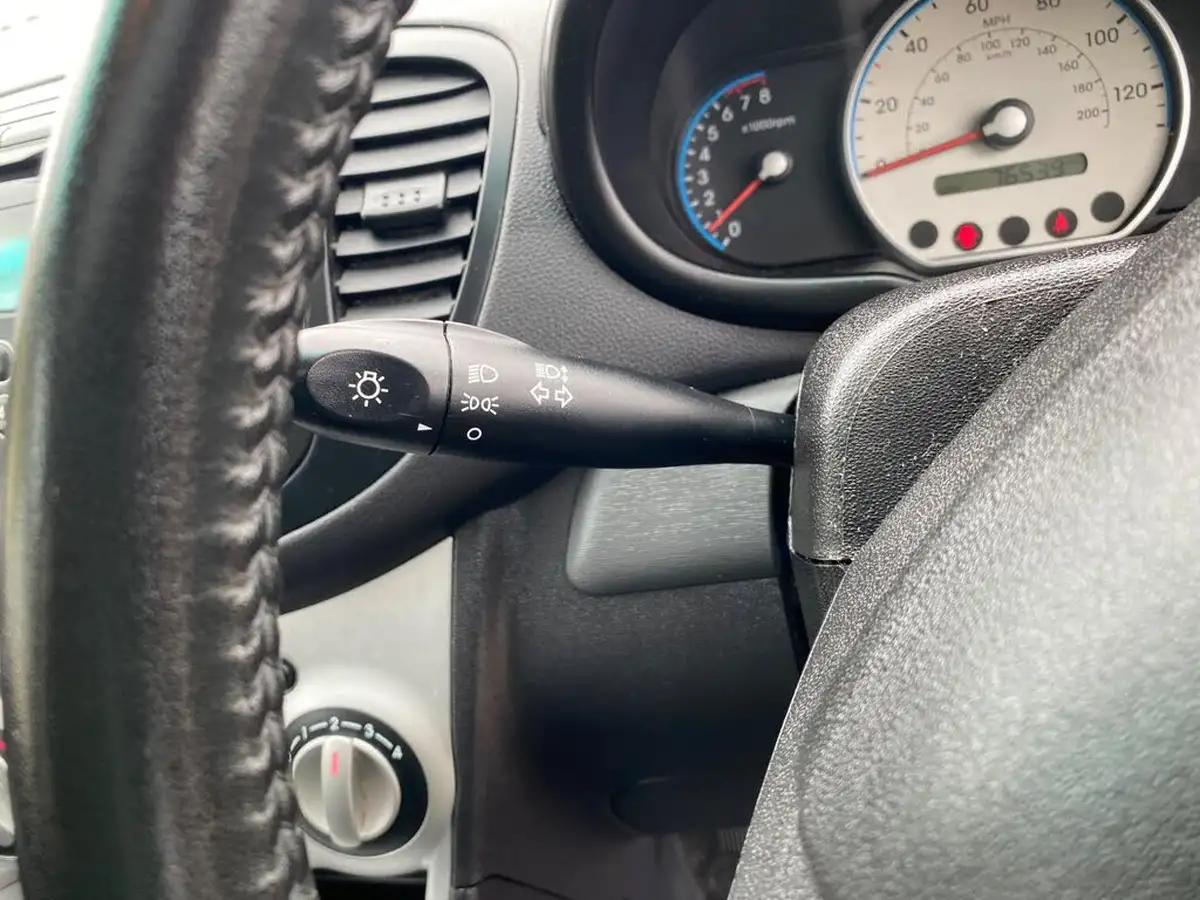 2010-hyundai-i10-12-style-big-37