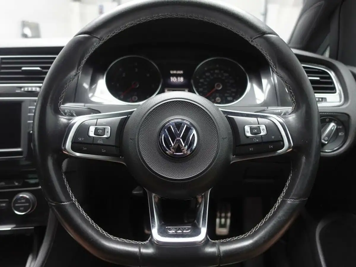 2015-volkswagen-golf-20tdi-gtd-bmt-hatchback-5d-big-19