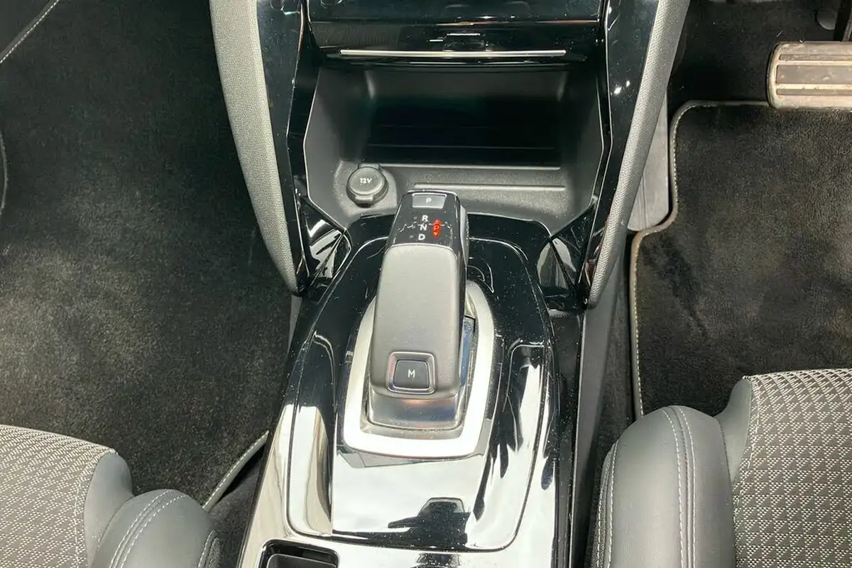 2020-peugeot-208-12-puretech-gt-line-130bhp-eat8-big-25