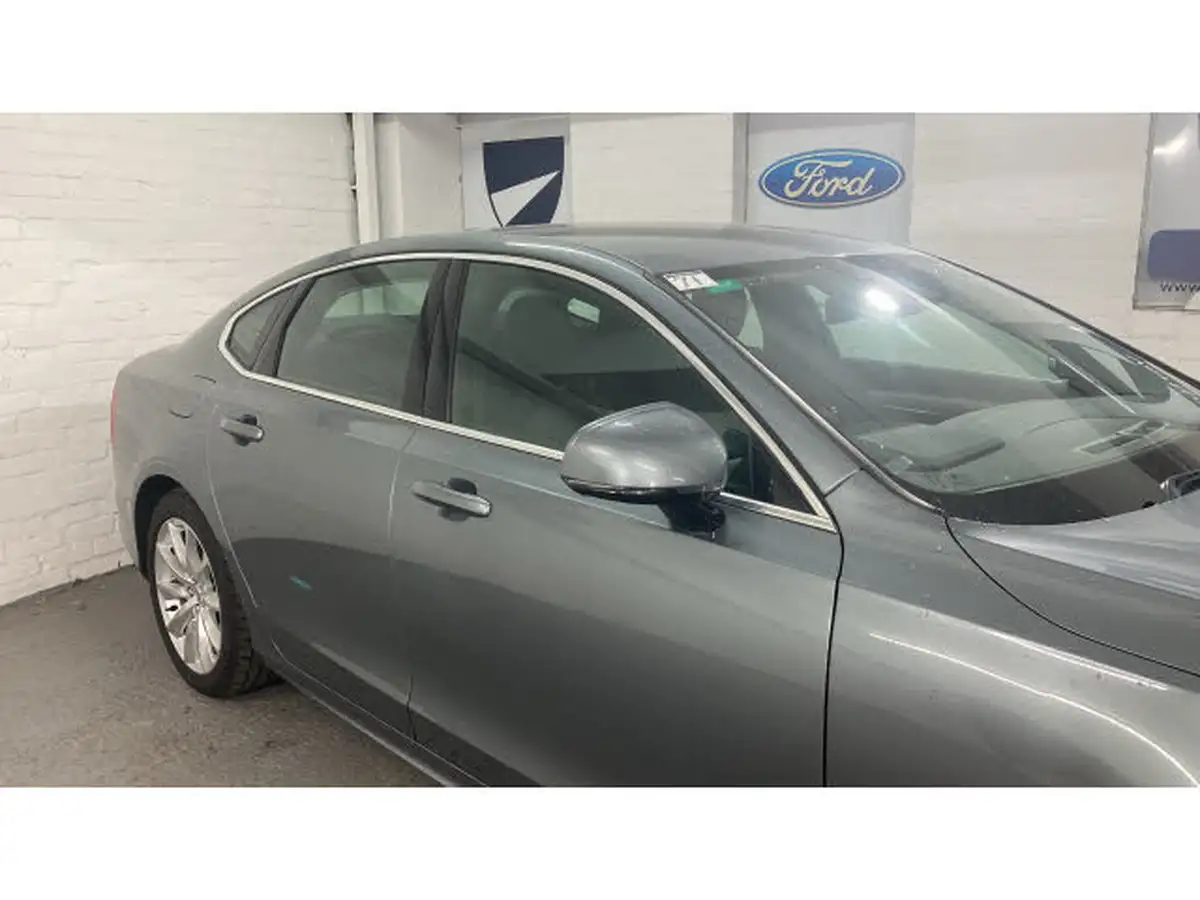 2019-volvo-s90-20-t4-momentum-big-31